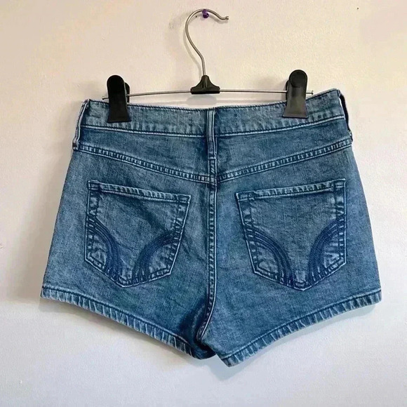 Holister  shorts size 3 waist 26” - Picture 2 of 3